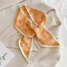 Foulard Elegante con Stampa Botanica – Sciarpa Chic da Collo o Borsa